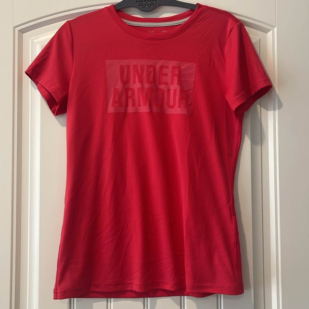 Under Armour Women’s Red Loose Fit Heat Gear Athletic Tee S
